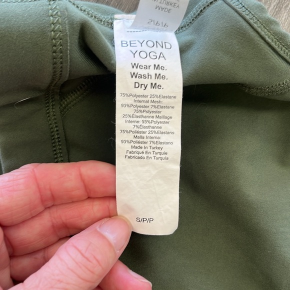Beyond Yoga Green Strappy Sports Bra.  Size Small - Picture 4 of 5
